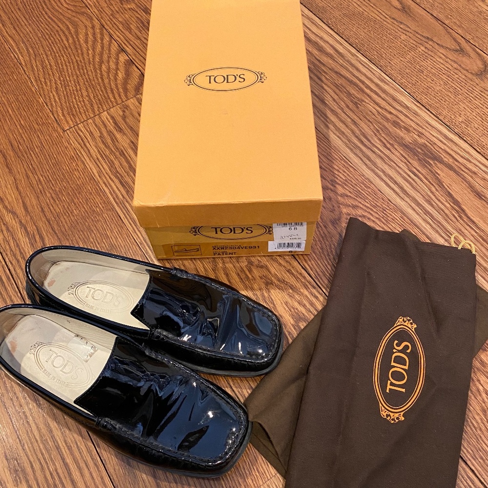 Tod’s Black Patent Leather Loafers – Size 6 – Made in Italy